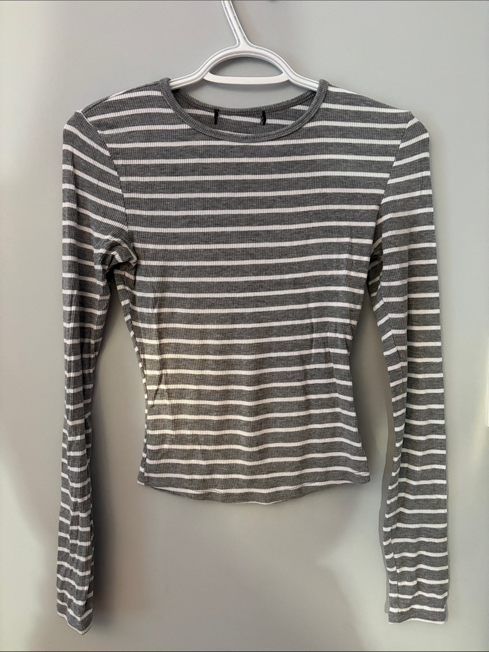 Forever 21 Gray and White Striped Long-Sleeve Stretchy Top